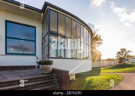 Glasierte Rotunde, Kornhaus, Restaurant an der Elbe, Bauhaus, Dessau-Rosslau, Sachsen-Anhalt, Deutschland Stockfoto