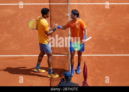 Felix Auger Aliassime aus Kanada mit Malek Jaziri aus Tunisien bei den ATP 500 Barcelona Open Banc Sabadell 67 Trofeo Conde Godo im Reial Club Stockfoto