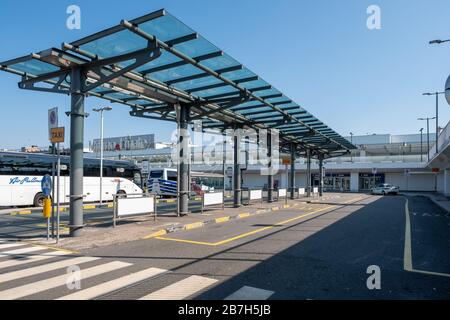 Der Flughafen Mailand, Linate, ist bis zu einem Datum endgültig geschlossen, der nur für die redaktionelle Nutzung von Coronavirus im Notfall bestimmt ist Stockfoto