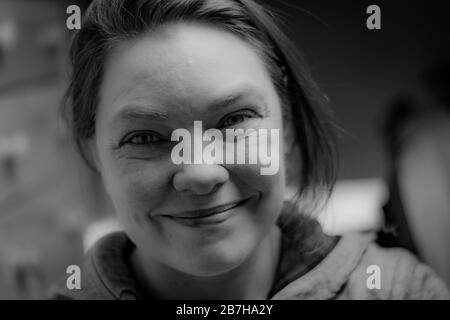 Schwarz-weiß-Porträt der Frau Stockfoto