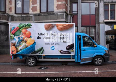 Albert Heijn Company Truck In Amsterdam, Niederlande 2020 Stockfoto