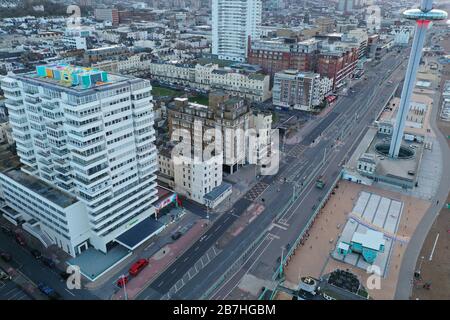 Am frühen Morgen in Brighton East Sussex mit verlassenen Straßen während des Covid19-Ausbruchs Stockfoto