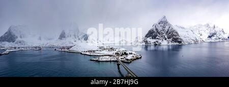 Die beste Landschaft im Winter von Lofoten, Norwegen.Luftfotohraphy. Stockfoto