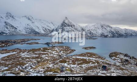 Die beste Landschaft im Winter von Lofoten, Norwegen.Luftfotohraphy. Stockfoto