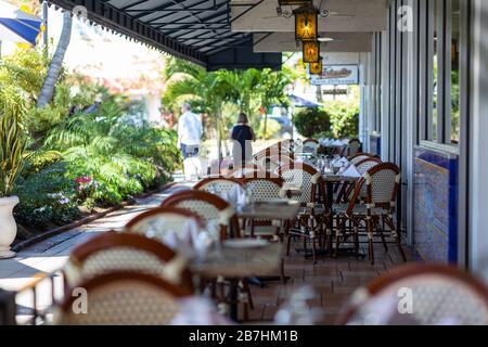 Restaurants im St. Armands Circle auf Lido Key in Sarasota, Florida, beginnen, die Auswirkungen von COVID-19 zu sehen, während sich die Verkäufe verlangsamen. Stockfoto