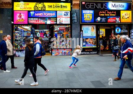 London, England, Großbritannien. Theaterkarten in der Coventry Street, am Leicester Square Stockfoto