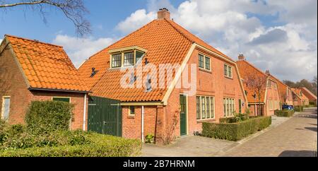 Panorama der historischen Bauernhäuser im Viertel Oosterpark in Groningen, Niederlande Stockfoto