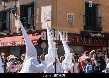 Madrid, Spanien - 14. April 2019: Borriquita-Prozession während der Osterwoche in Madrid. Der Festzug der heiligen Woche wurde wegen des Koronavs ausgesetzt Stockfoto