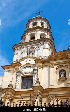 Katholische Kirche San Pedro Gonzales; San Telmo; 1734; National Historic Monument; eklektischer Stil; altes religiöses Gebäude; 3-stufiger Kirchturm, South Amer Stockfoto