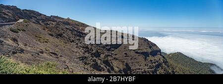 Luftaufnahme des Nationalparks Caldera de Taburiente, Vulkankrater vom Berggipfel des Aussichtspunkts Mirador de Los Andenes aus gesehen. El Hierro auf Hori Stockfoto