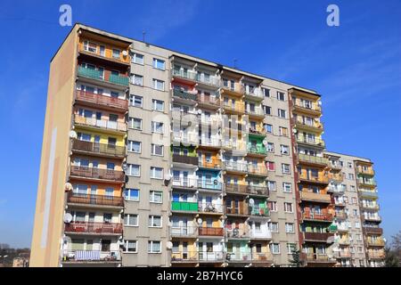 PIEKARY ŚLĄSKIE, Polen - 9. MÄRZ 2015: der Wohnarchitektur in Piekary Slaskie, Polen. Piekary Slaskie ist eine wichtige Stadt in Poznan zu reg Stockfoto