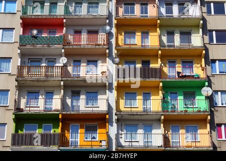 PIEKARY ŚLĄSKIE, Polen - 9. MÄRZ 2015: der Wohnarchitektur in Piekary Slaskie, Polen. Piekary Slaskie ist eine wichtige Stadt in Poznan zu reg Stockfoto