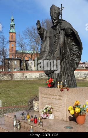 PIEKARY SLASKIE, POLEN - 9. MÄRZ 2015: Papst Johannes Paul II. Skulptur im Mount Calvary Park in Piekary Slaskie, Polen. Stockfoto