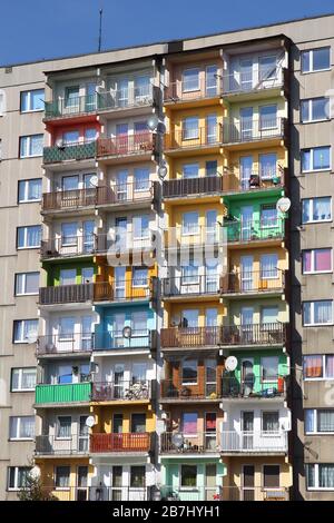 PIEKARY ŚLĄSKIE, Polen - 9. MÄRZ 2015: der Wohnarchitektur in Piekary Slaskie, Polen. Piekary Slaskie ist eine wichtige Stadt in Poznan zu reg Stockfoto