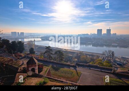 Kalemegdan. Blick auf den Fluss Sava und die Belgrader Stadtbild von Kalemegdan, der Hauptstadt von Serbien Stockfoto