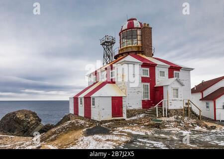 Cape Bonavista Lighthouse mit seinen markanten roten Streifen auf der Bonavista Halbinsel, Neufundland, Kanada Stockfoto