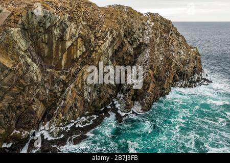 Der Ozean und die gefährlichen Felsen am Cape Bonavista Lighthouse auf der Bonavista Halbinsel, Neufundland, Kanada Stockfoto