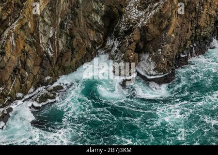 Der Ozean und die gefährlichen Felsen am Cape Bonavista Lighthouse auf der Bonavista Halbinsel, Neufundland, Kanada Stockfoto