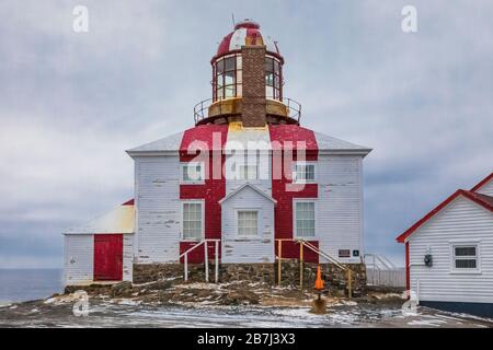 Cape Bonavista Lighthouse mit seinen markanten roten Streifen auf der Bonavista Halbinsel, Neufundland, Kanada Stockfoto