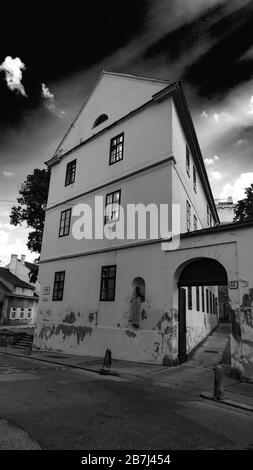 Altes Haus in Zagreb in der Straße Opatička, schöner Teil der Altstadt, Oberstadt. Stockfoto