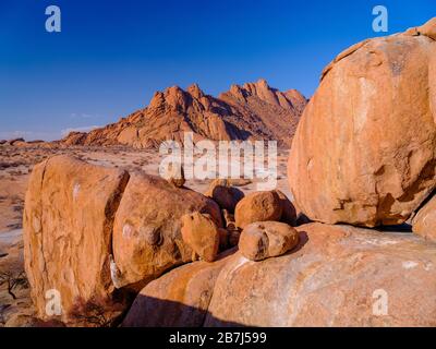 Felsformation - Spitzkoppe Berg - Landschaft Damaraland in Namibia. Stockfoto