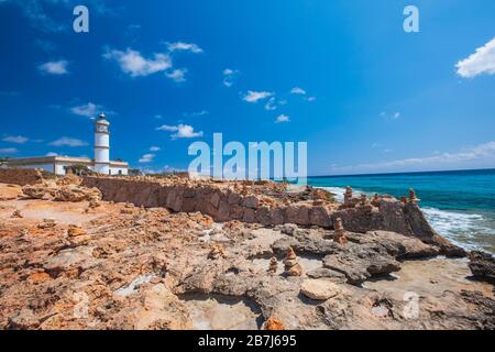 Leuchtturm von Cap de Ses Salines, Insel Mallorca, Balearen, Spanien Stockfoto