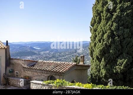 Blick vom mittelalterlichen Dorf Cabris in den Alpen Maritimes an der französischen riviera. Stockfoto