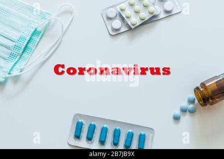 Beschriftung COVID-19 auf weißem Hintergrund. Weltgesundheitsorganisation, DIE einen neuen offiziellen Namen für Coronavirus Krankheit mit dem Namen COVID-19 einführte. Stockfoto