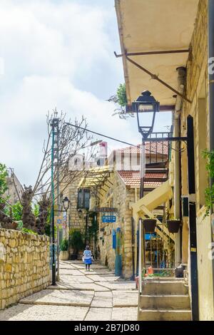 Safed, Israel - 10. März 2020: Blick auf eine Gasse im jüdischen Viertel der Altstadt von Safed (Tzfat), Israel Stockfoto