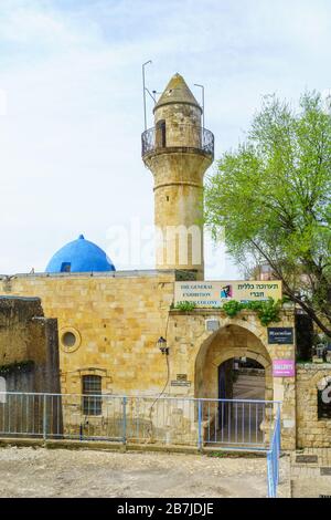 Safed, Israel - 10. März 2020: Blick auf ein altes, menschenleeres Moscheebau im Künstlerviertel der Altstadt von Safed (Tzfat), Israel Stockfoto