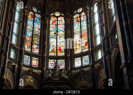 Innenansicht der Nikolausbasilika ( Van de Heilige Nicolaas oder Sint-Nicolaaskerk ), Kirche im Zentrum von Amsterdam, Niederlande Stockfoto