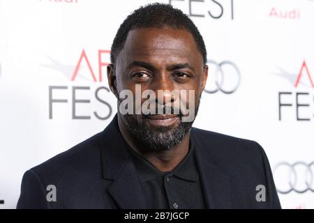 (DATEI) Idris Elba testet positiv auf Coronavirus COVID-19. Idris Elba habe positiv auf Coronavirus getestet, sagte der Schauspieler am Montag, 16. März 2020 auf Twitter. HOLLYWOOD, LOS ANGELES, KALIFORNIEN, USA - 10. NOVEMBER: Schauspieler Idris Elba kommt zum AFI-FEST 2013 - 'Mandela: Long Walk to Freedom' Special Screening am 10. November 2013 im American Cinematheque's Egyptian Theatre in Hollywood, Los Angeles, Kalifornien, Vereinigte Staaten. (Foto von Xavier Collin/Image Press Agency) Stockfoto