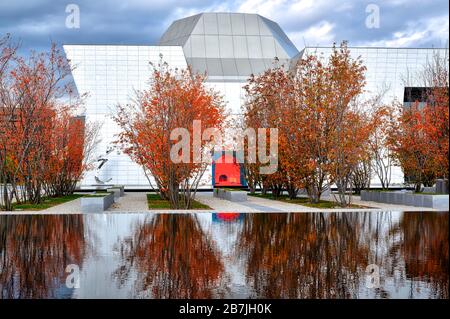 Outdoor-Kunst-Expedition mit Herbstfarbe. Stockfoto