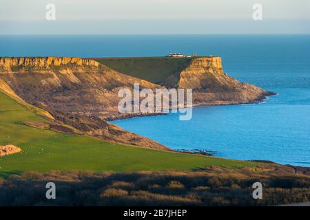 Kimmeridge, Dorset, Großbritannien. März 2020. Wetter in Großbritannien. ST Aldhelm's Head von Swyre Head in der Nähe von Kimmeridge an der Juraküste von Dorset kurz vor Sonnenuntergang nach einem Tag mit warmem Sonnenschein und klarem blauen Himmel. Bildnachweis: Graham Hunt/Alamy Live News Stockfoto