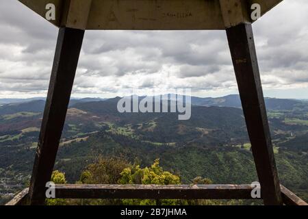 TRIG-Station auf dem Gipfel des Mount Karangahake Stockfoto