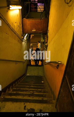 Treppenhaus im Backstreet-Shop in kowloon, Hongkong Stockfoto