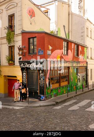 Le Petit Moulin Bistro Montmartre Paris Frankreich Stockfoto