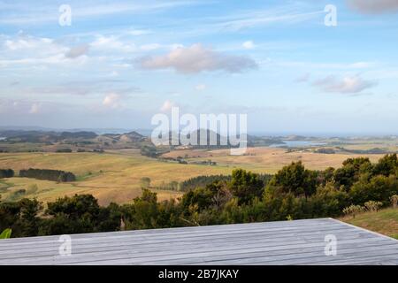 Blick von House Deck über die Landschaft, Parua Bay in der Nähe von Whangarei, North Island, Neuseeland Stockfoto