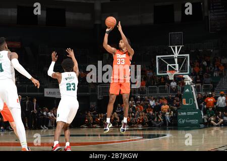 Coral Gables, Florida, USA. März 2020. Elijah Hughes #33 von Syracuse im Einsatz während des NCAA-Basketballspiels zwischen den Miami Hurricanes und den Syracuse Orange in Coral Gables, Florida. Die ''˜Canes bezwangen die Orange 69-65. Kredit: csm/Alamy Live News Stockfoto