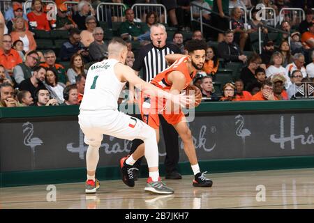 Coral Gables, Florida, USA. März 2020. Howard Washington #10 von Syracuse im Einsatz während des NCAA-Basketballspiels zwischen den Miami Hurricanes und den Syracuse Orange in Coral Gables, Florida. Die ''˜Canes bezwangen die Orange 69-65. Kredit: csm/Alamy Live News Stockfoto