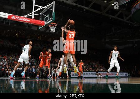 Coral Gables, Florida, USA. März 2020. Elijah Hughes #33 von Syracuse im Einsatz während des NCAA-Basketballspiels zwischen den Miami Hurricanes und den Syracuse Orange in Coral Gables, Florida. Die ''˜Canes bezwangen die Orange 69-65. Kredit: csm/Alamy Live News Stockfoto