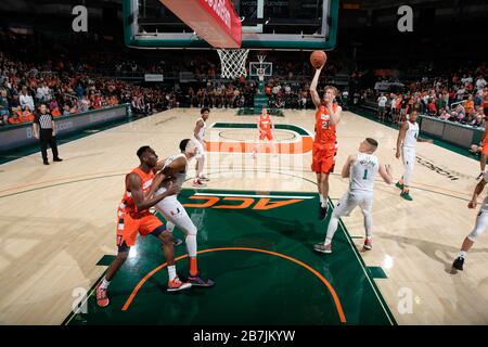 Coral Gables, Florida, USA. März 2020. Marek Dolezaj #21 von Syracuse im Einsatz während des NCAA-Basketballspiels zwischen den Miami Hurricanes und den Syracuse Orange in Coral Gables, Florida. Die ''˜Canes bezwangen die Orange 69-65. Kredit: csm/Alamy Live News Stockfoto