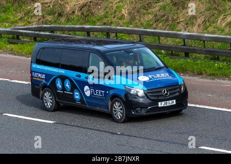 Fleet Services Automotive; UK Fahrzeugverkehr, Transport, bewegliche Fahrzeuge, Mercedes Benz Sprinter Fahrzeug, Straßen, Motoren, Autofahren auf der Autobahn M6 Stockfoto