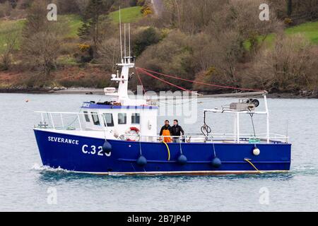 Union Hall, West Cork, Irland, Küstenfischereiboot mit 2-Mann-Besatzung. Stockfoto