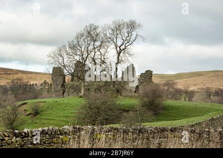 Das zerstörte Pendragon Castle aus dem 12. Jahrhundert, Outhgill, Mallerstang, Kirkby Stephen, Eden Valley, Cumbria, England Stockfoto