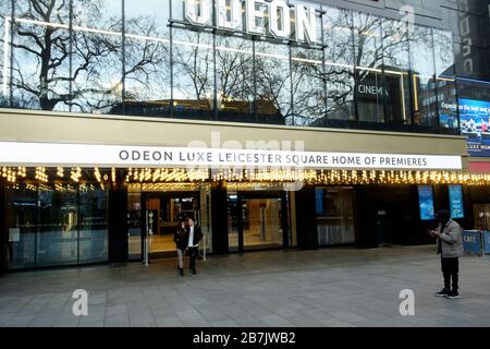 Das Odeon Cinema, Leicester Square, London; die Kinos von Odeon schließen nach dem Corona Virus am 17. März 2020. Stockfoto