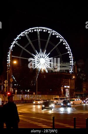 BUDAPEST, UNGARN - 8. FEBRUAR 2020: Das Budapester Auge ist ein 55 Meter hohes Riesenrad am Erzsebet-Platz y mit spektakulärem Blick Stockfoto