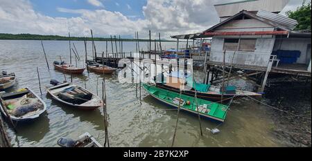 Telaga Air, Sarawak/Malaysia - 15. März 2020: Das schöne Fischerdorf von Telaga Air Stockfoto