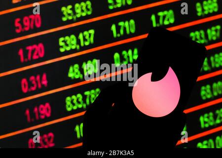 Polen. März 2020. In dieser Abbildung wird ein Tinder Dating-Logo auf einem Smartphone angezeigt. Kredit: Filip Radwanski/SOPA images/ZUMA Wire/Alamy Live News Stockfoto