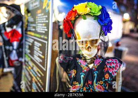 Taco Truck am Halloween Day of the Dead Stockfoto